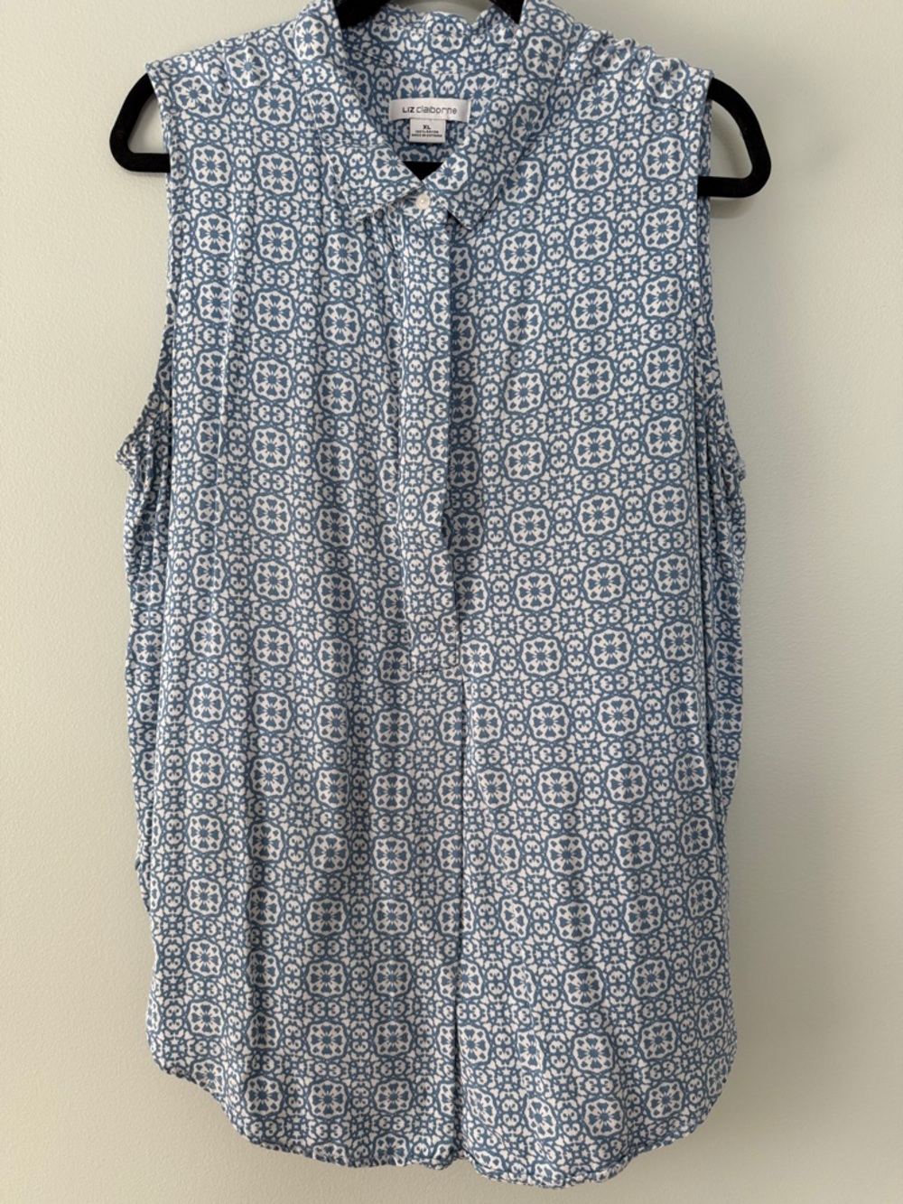Liz Claiborne Blue and White Printed Sleeveless Button-Front Tunic Top - size XL